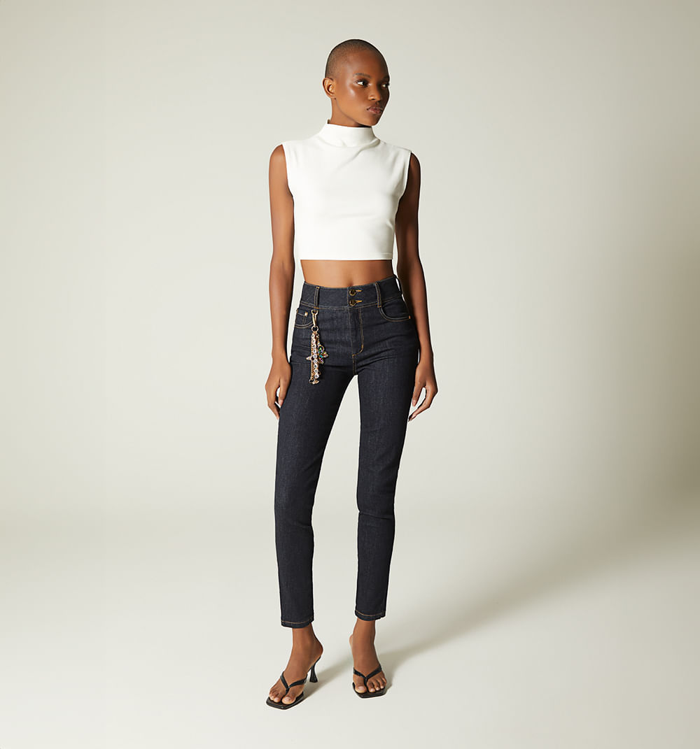 Jean skinny cinco bolsillos, tiro alto, con borla