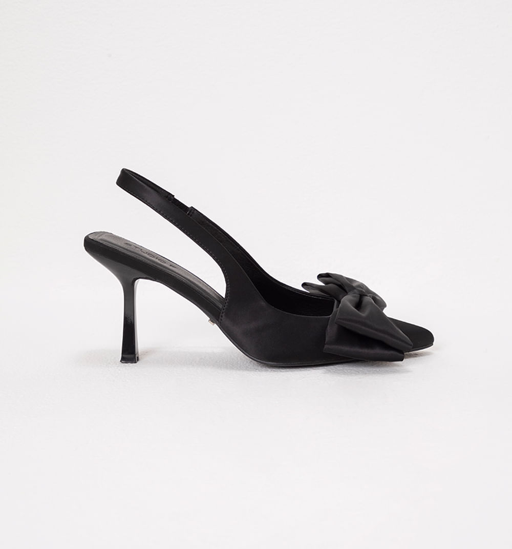 Zapato cerrado con capellada moño