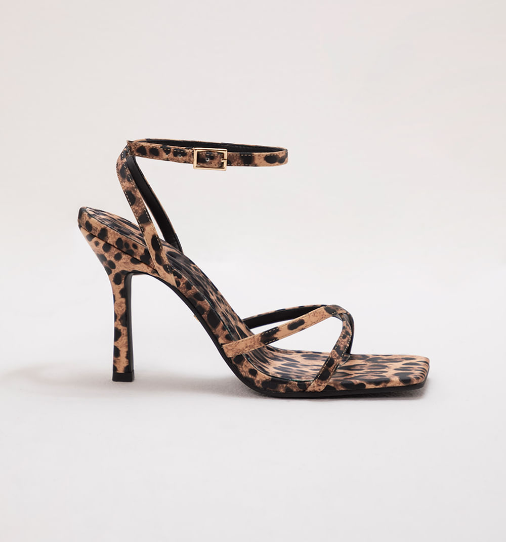 Sandalia tacón animal print