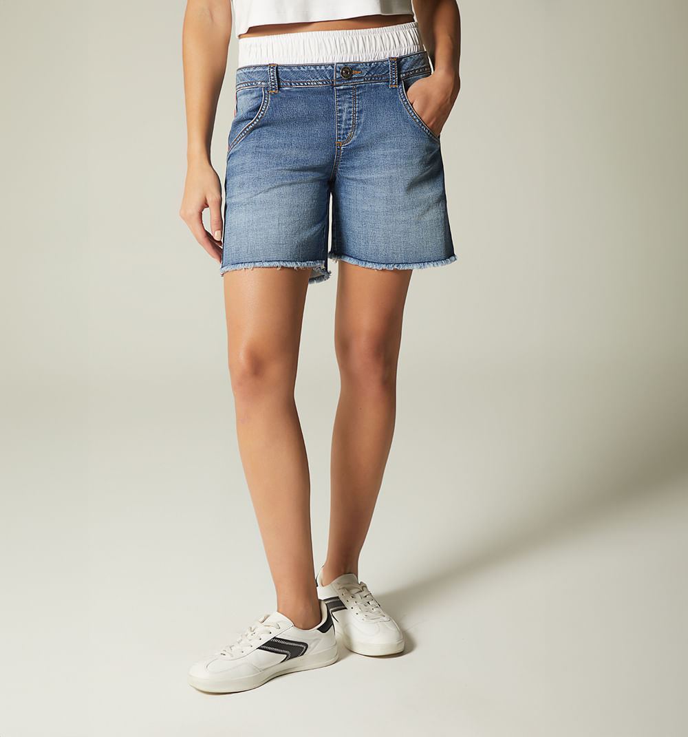 Short, doble pretina, con cinta costado