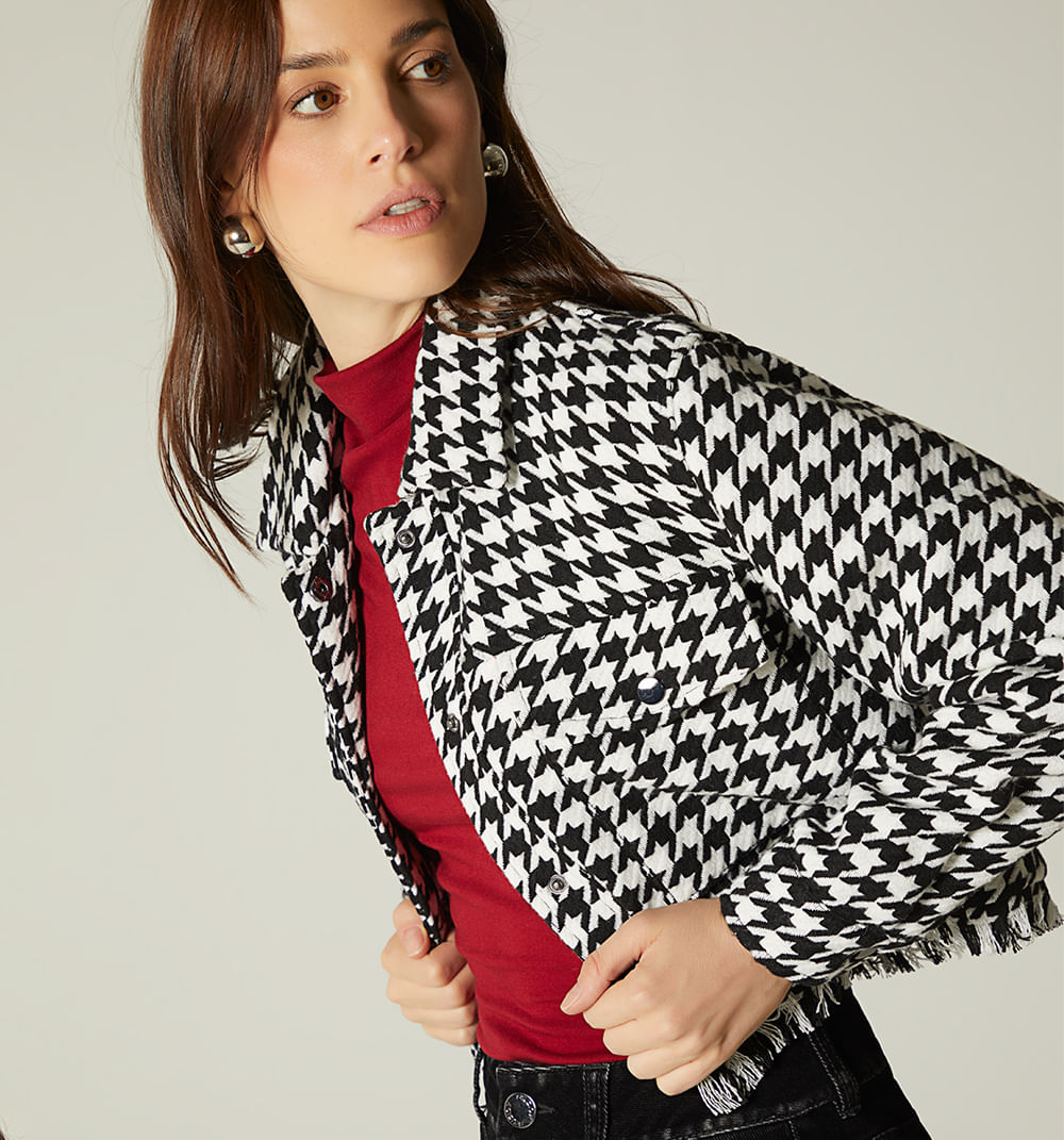 Chaqueta con bolsillos frontales