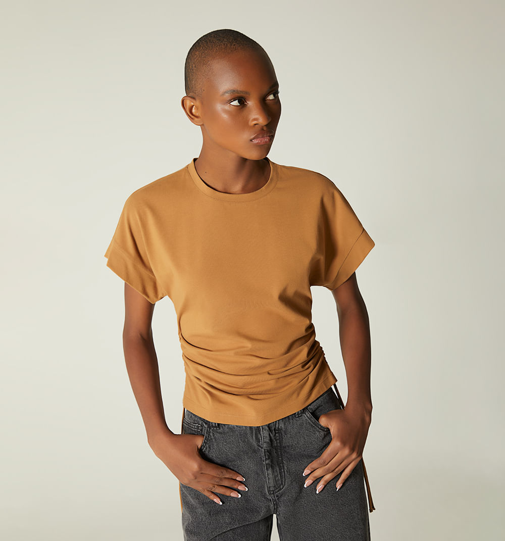 Camiseta con canales en costados