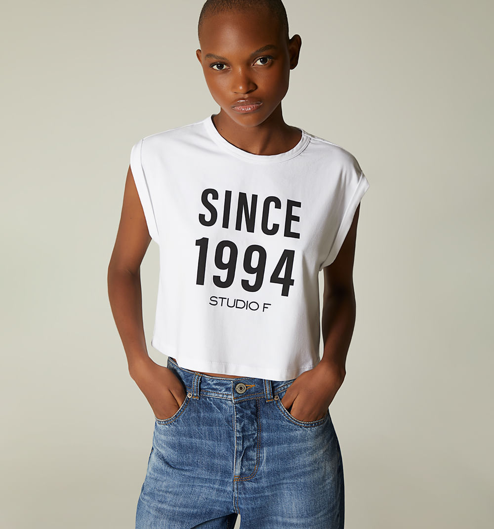 Camiseta crop con estampado