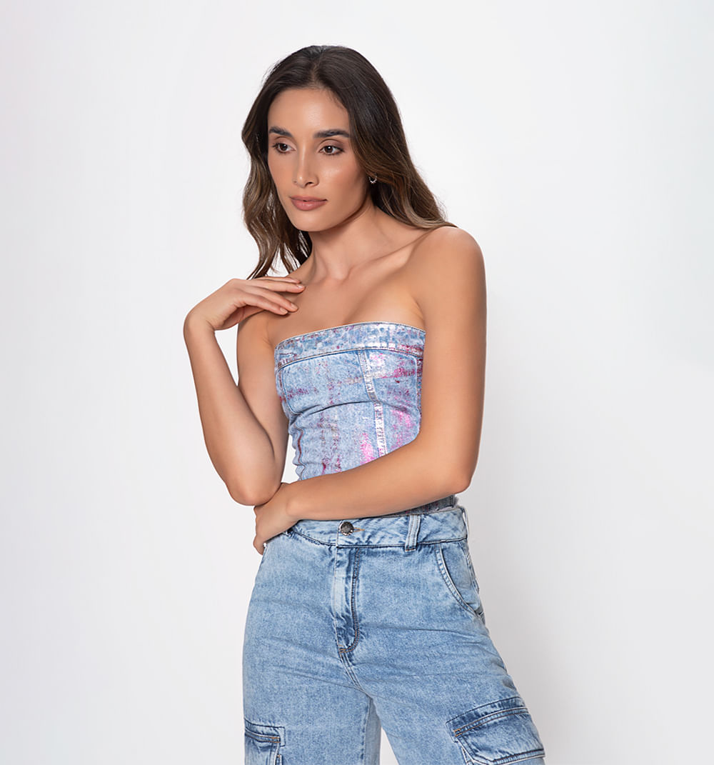 Blusa straplees,con cierre espalda