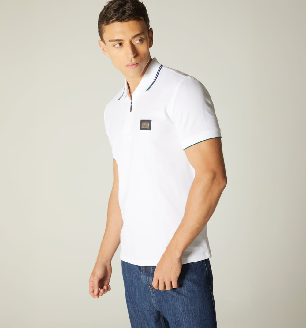 Polo para hombre con placa