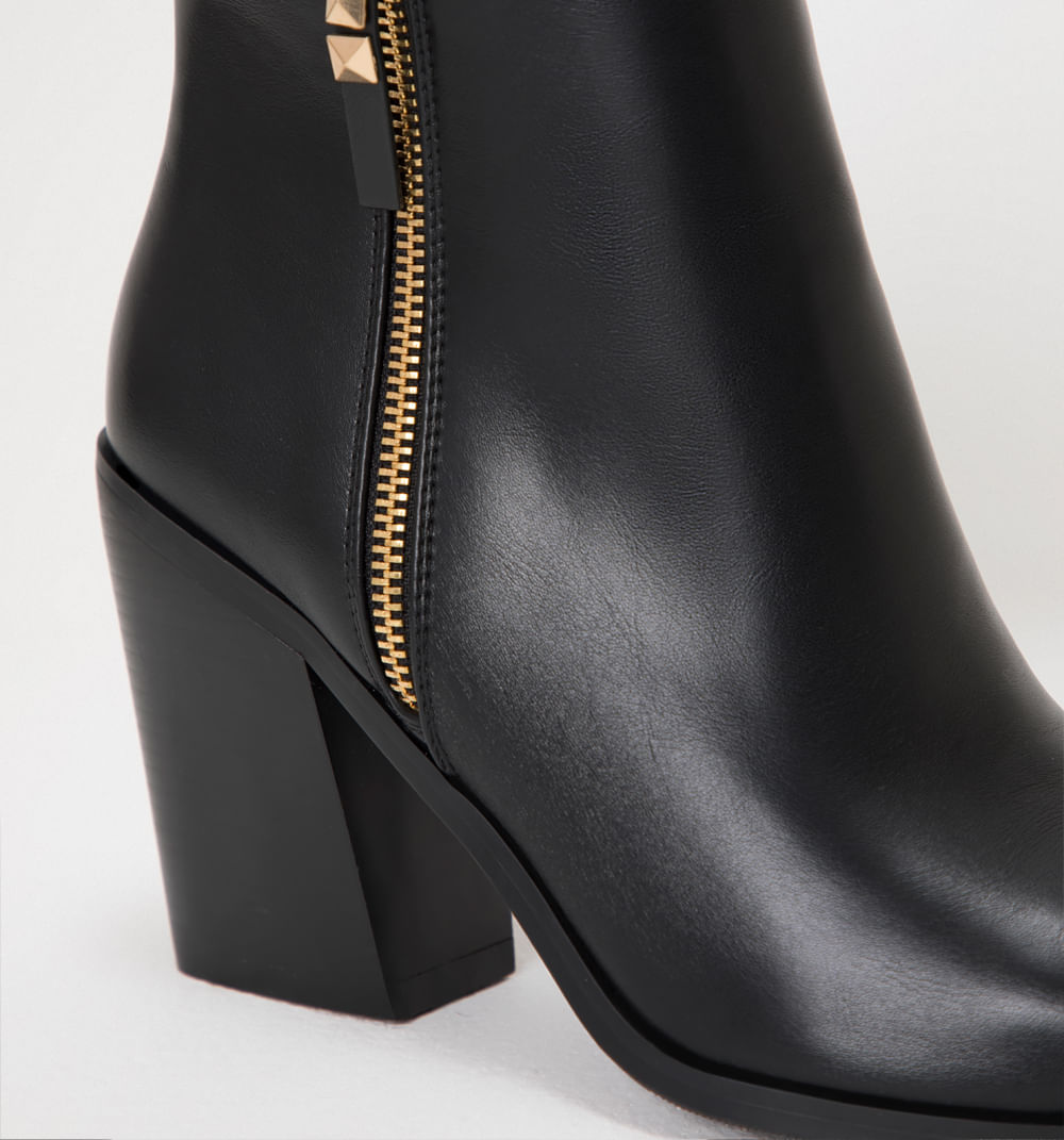Botin con puntera metalica