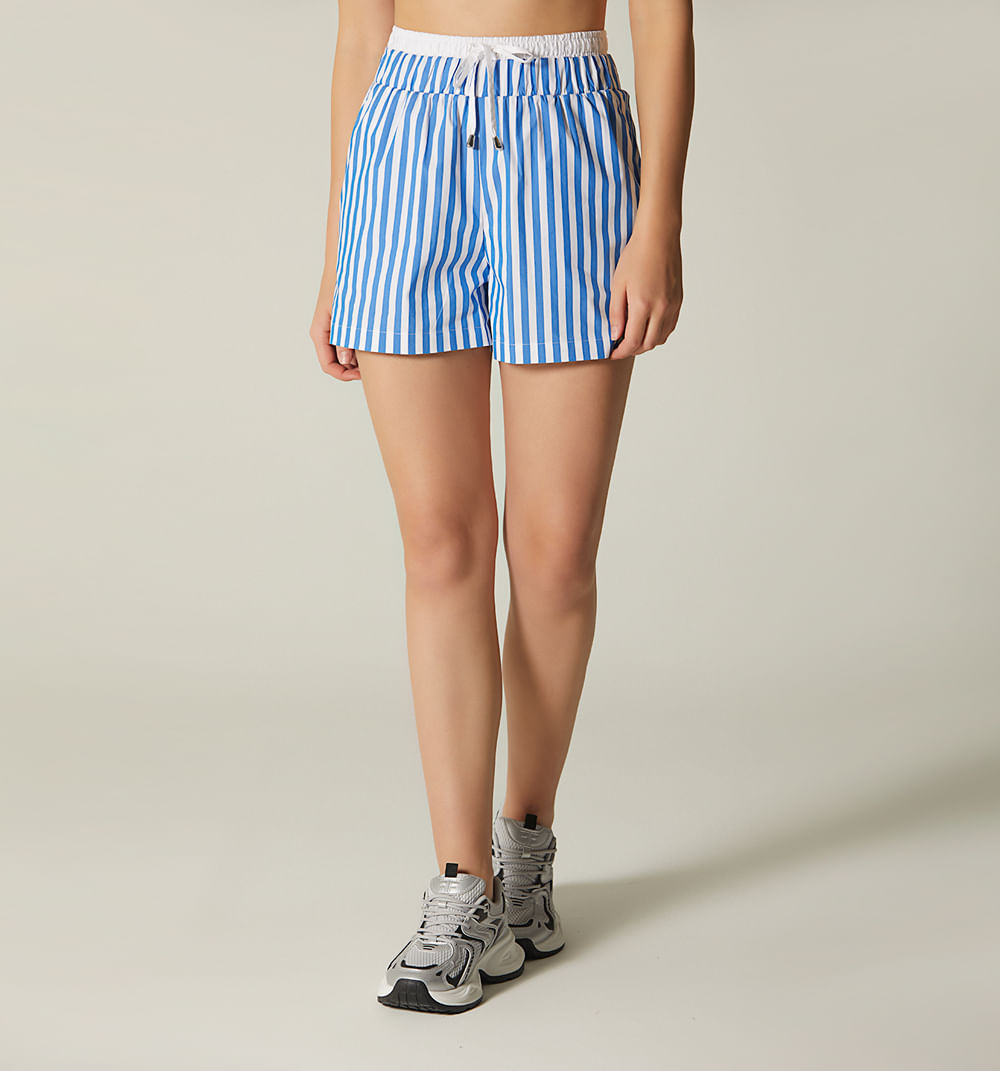 Short con pasamaneria