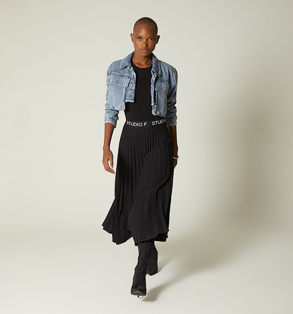 Chaqueta denim corta bolsillo cargo