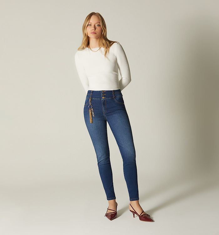 Jean ultraslim tiro alto con borla