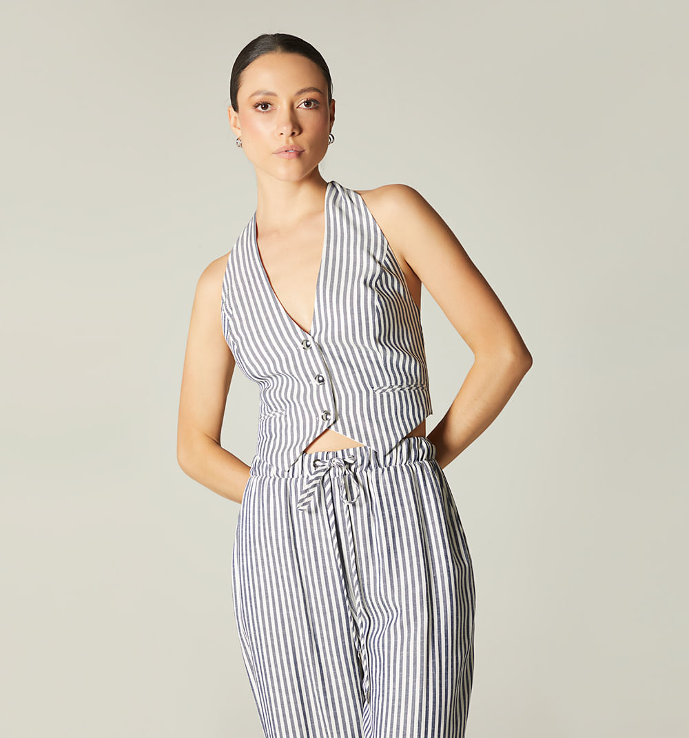 Blusa corta con amarres
