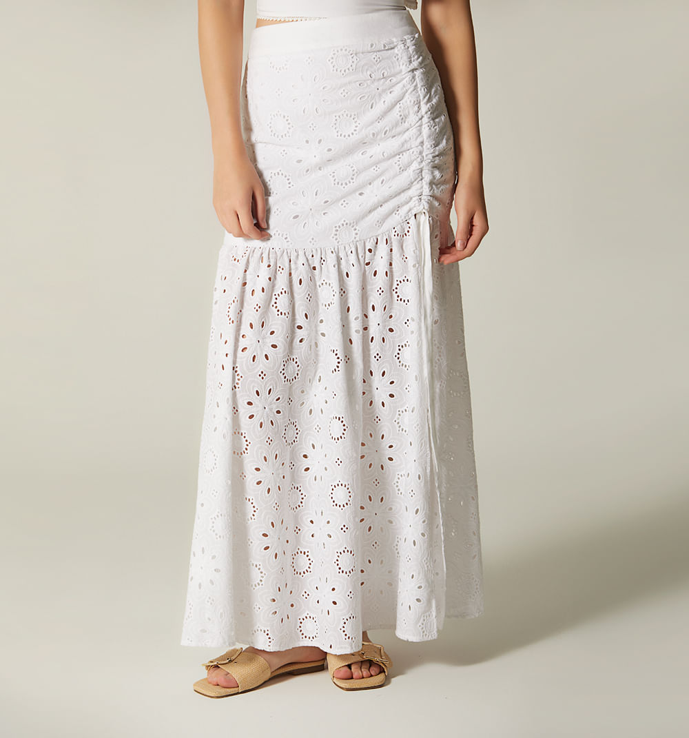 Falda con abertura lateral hojarota