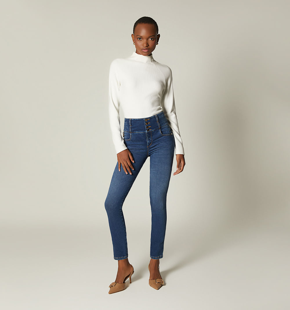 Jean ultraslim levanta cola con herrajes