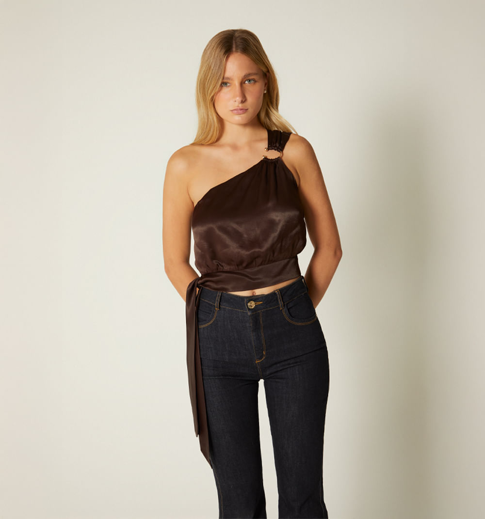 Blusa asimetrica con amarre lateral