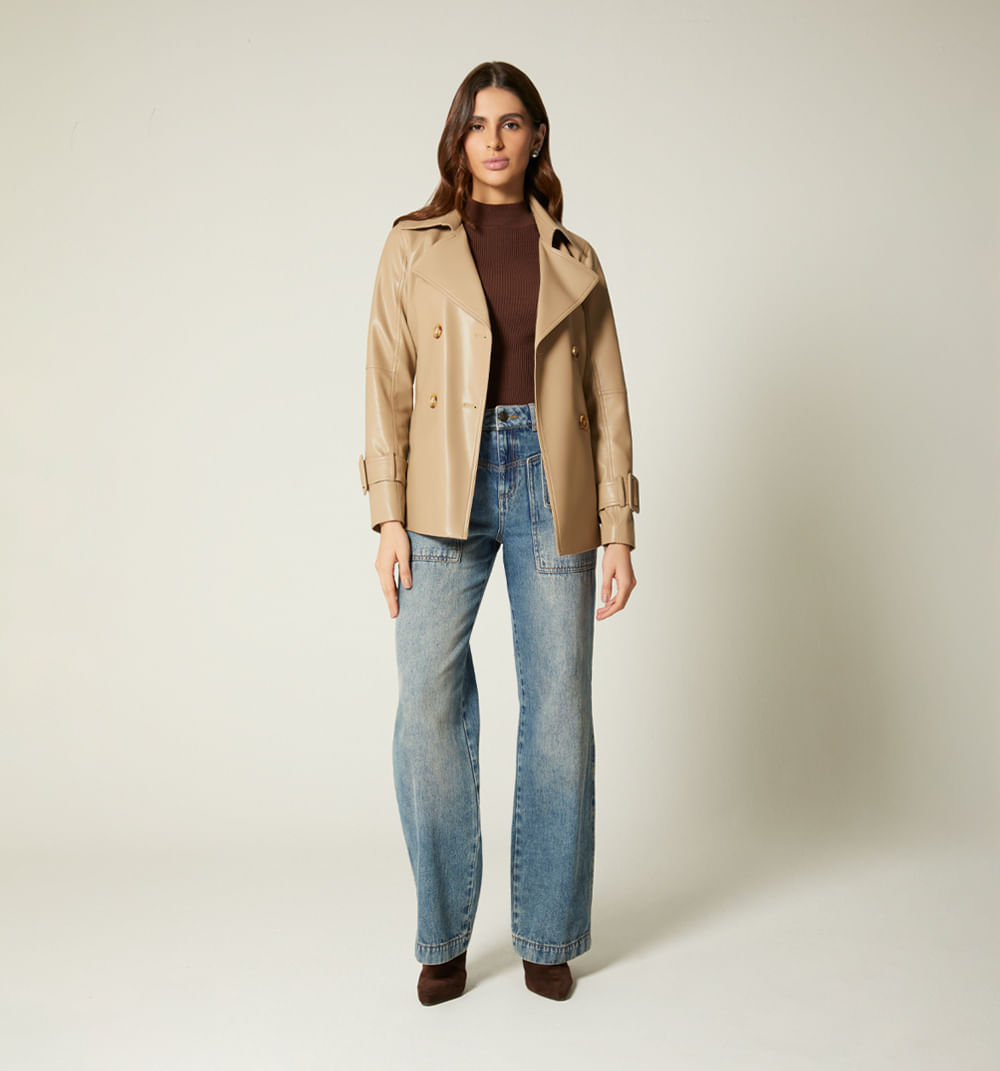 Trench corto en cuero sintetico