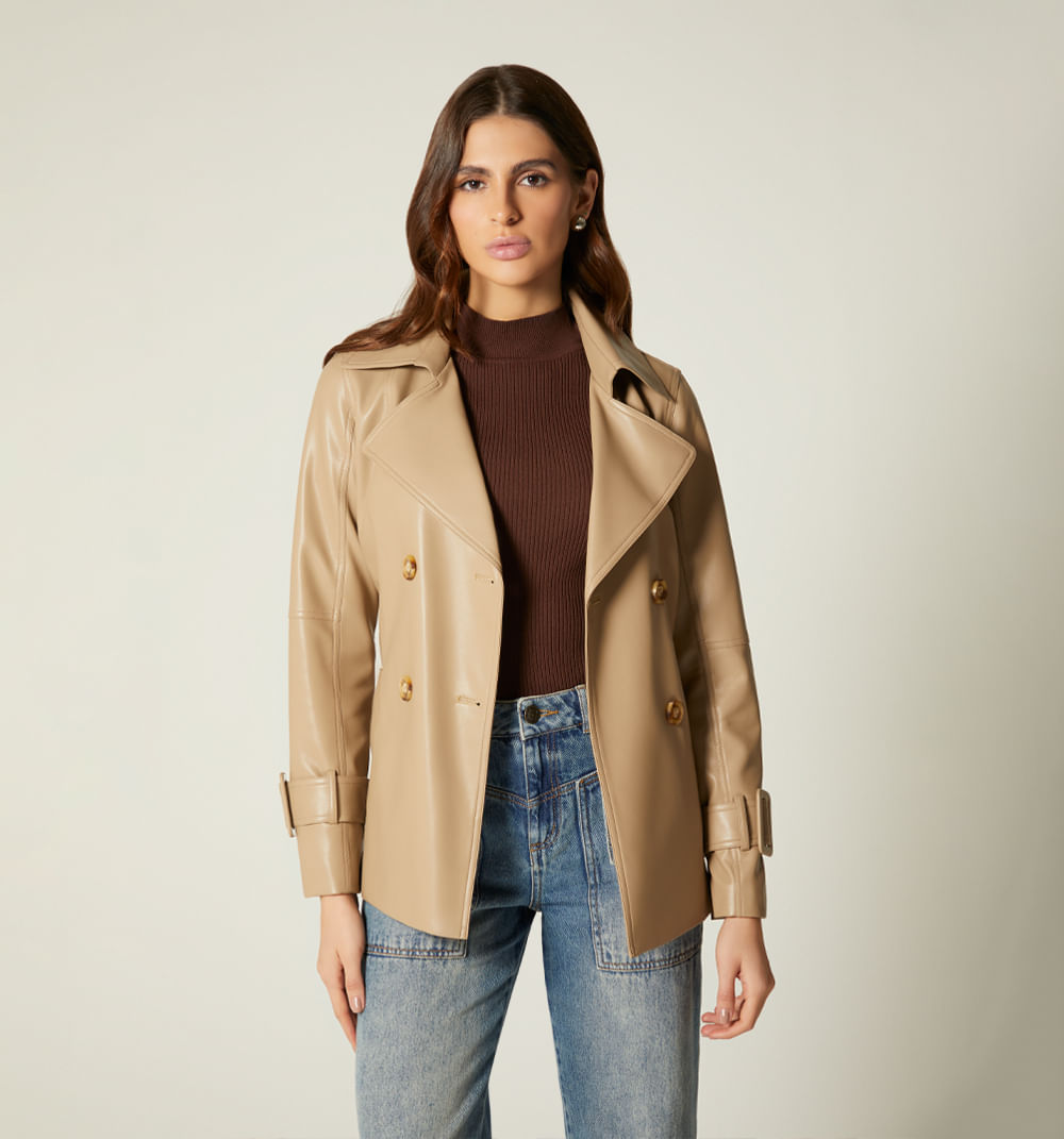 Trench corto en cuero sintetico