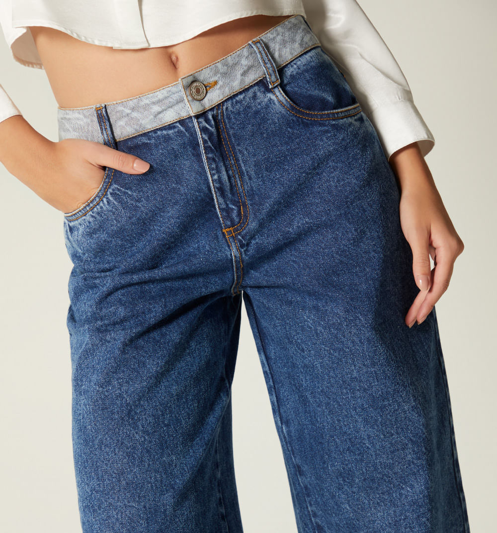 Jean tiro alto en contraste