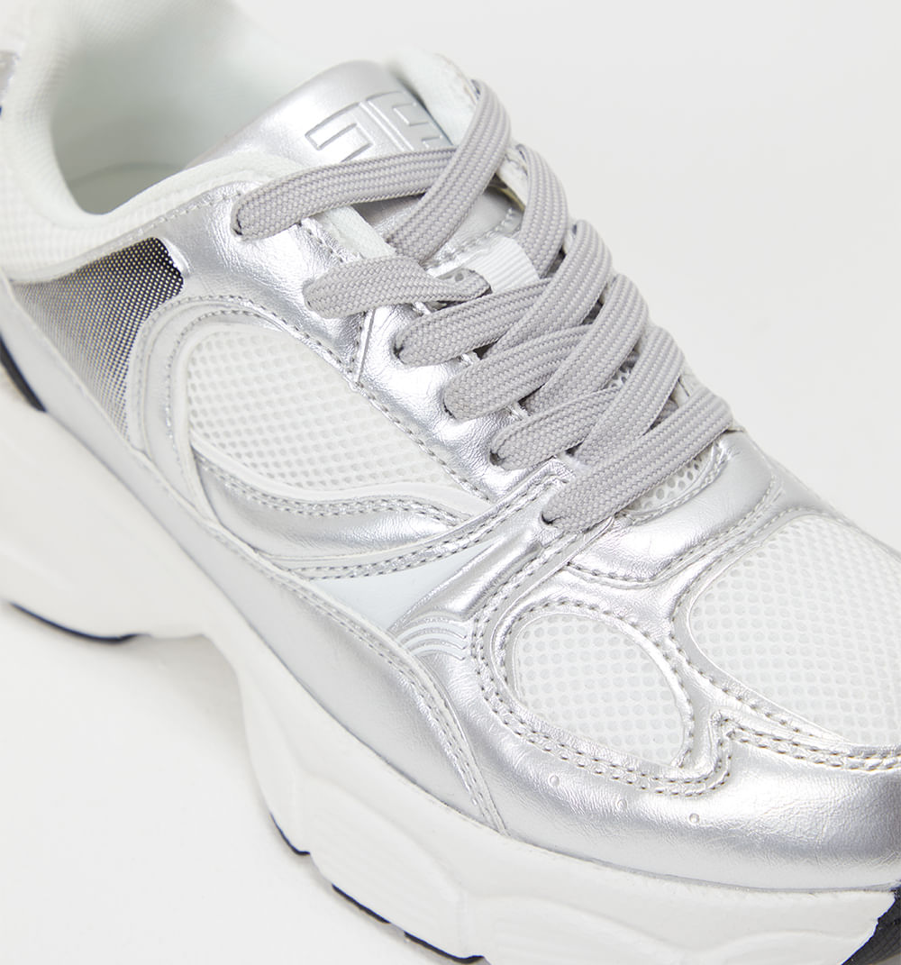 Tenis de senderismo con cortes metalicos