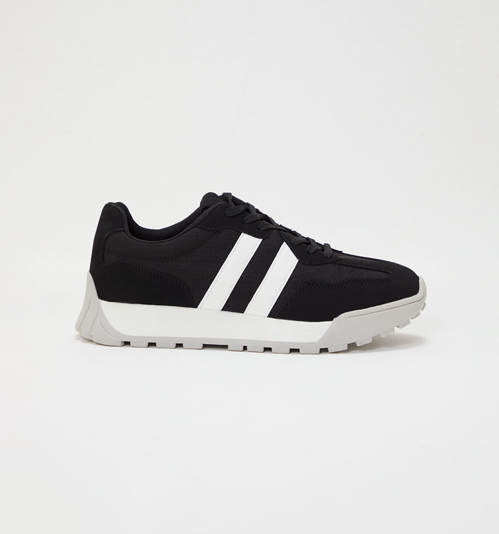 Tenis bicolor con suela dentada