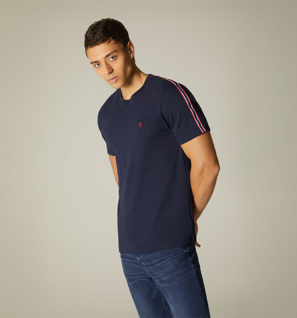 Camiseta con cinta  bordado