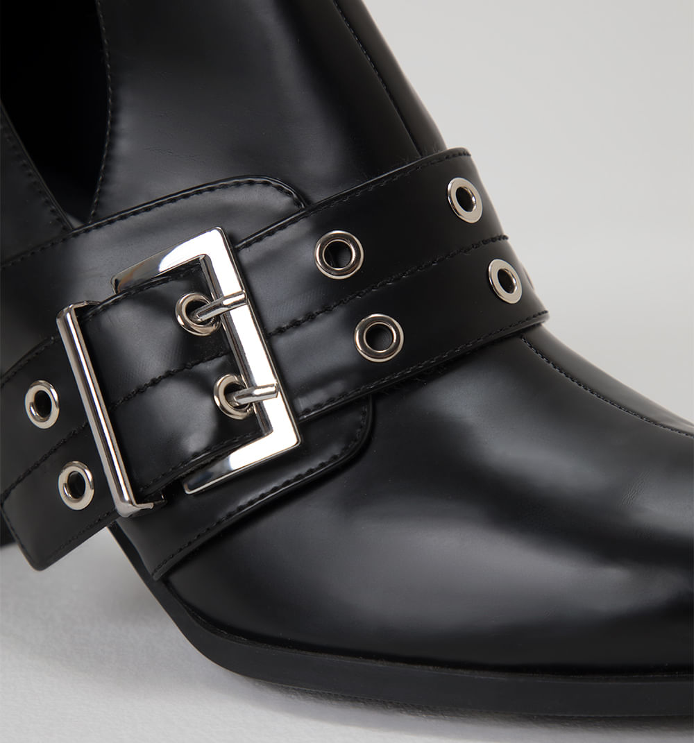 Botin cutout con detalles correas