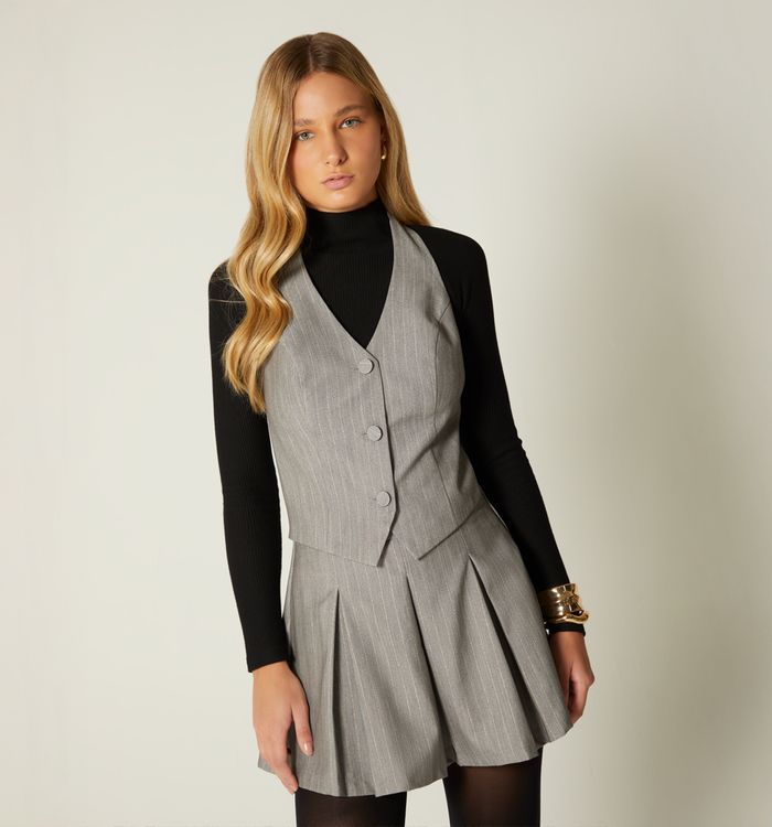 Vestido corto con prenses
