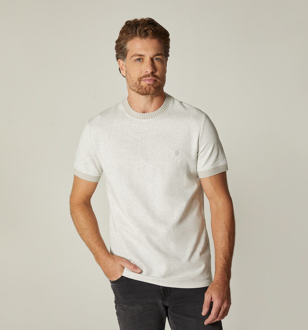 Camiseta para hombre con tejido en cuello y puño