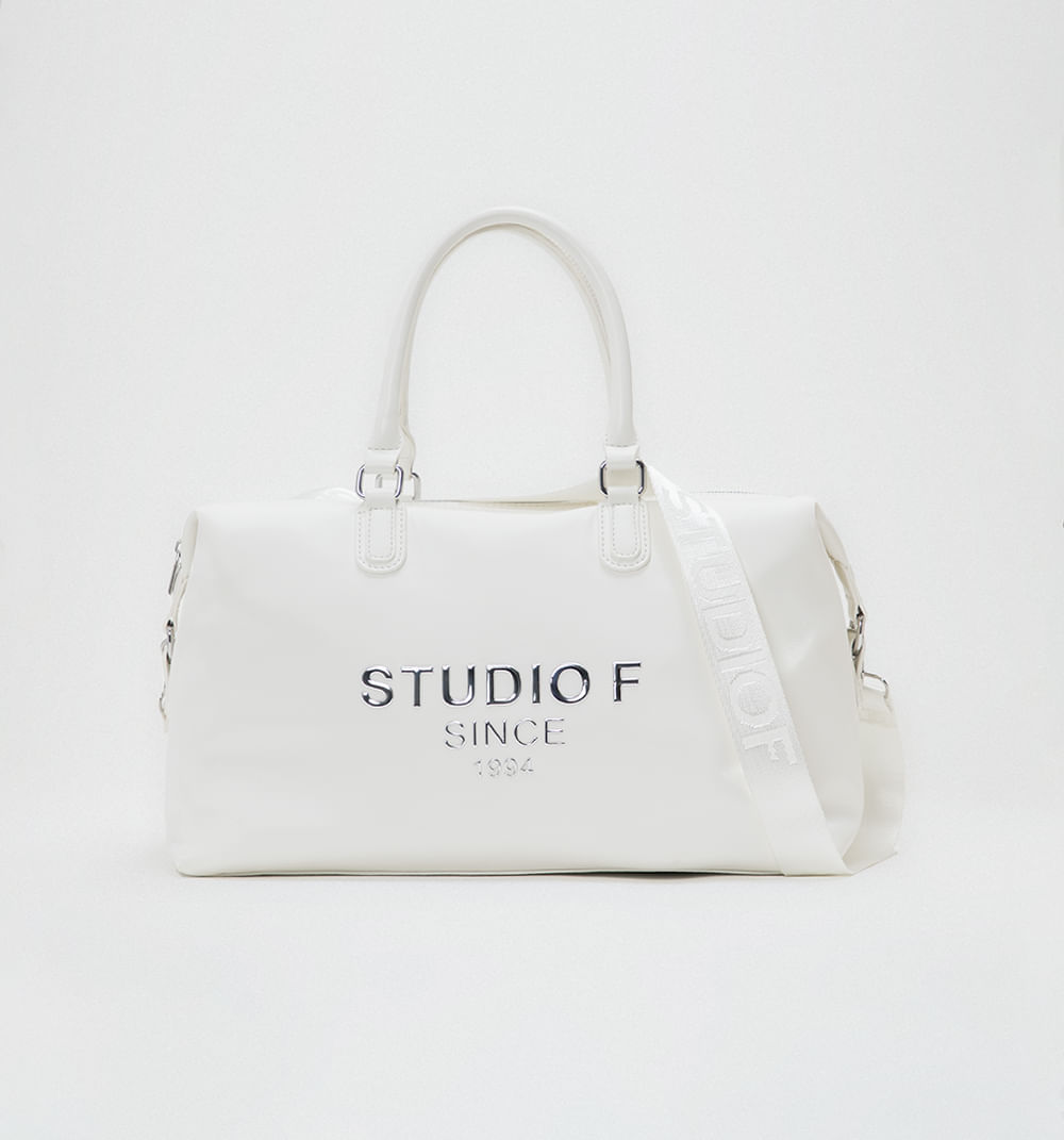 Bolso deportivo con letras tipo herraje