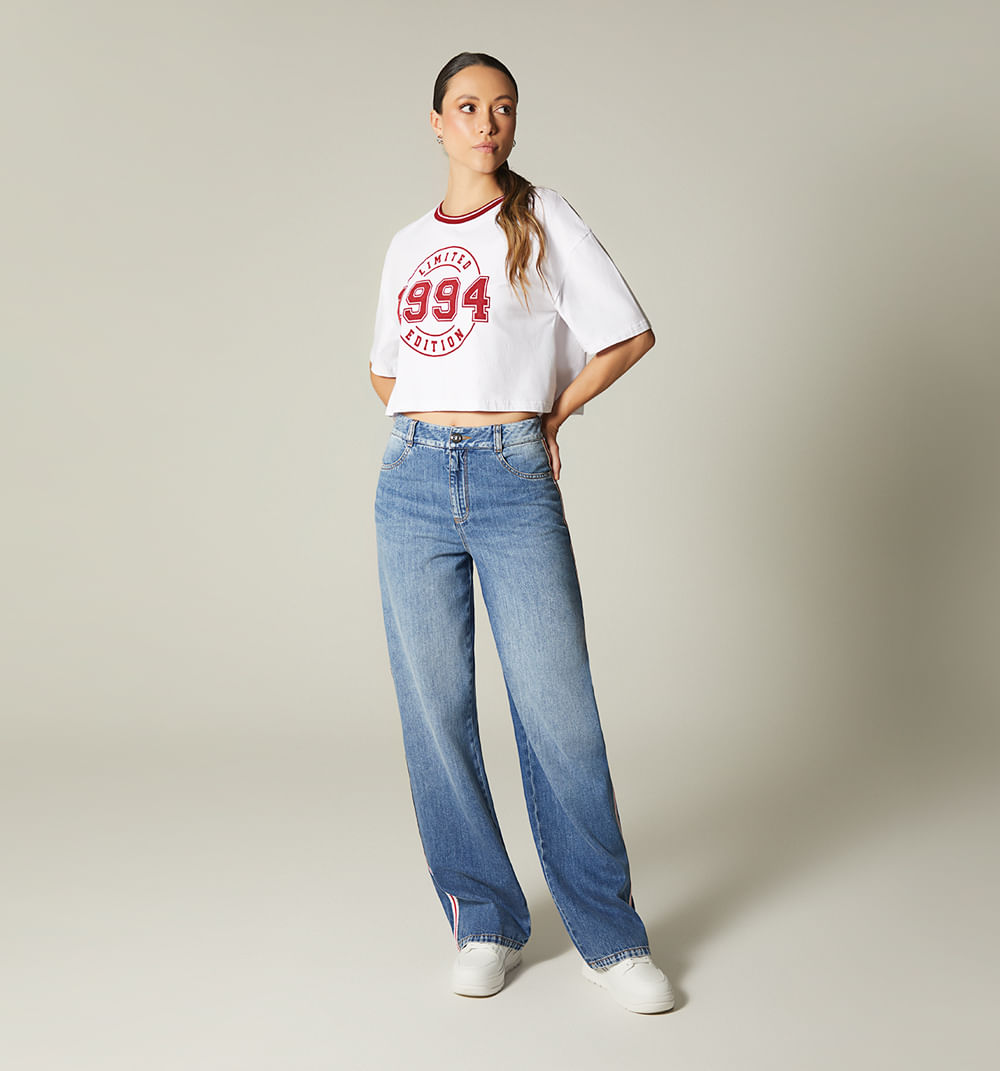 Jean bota recta tiro alto con detalle