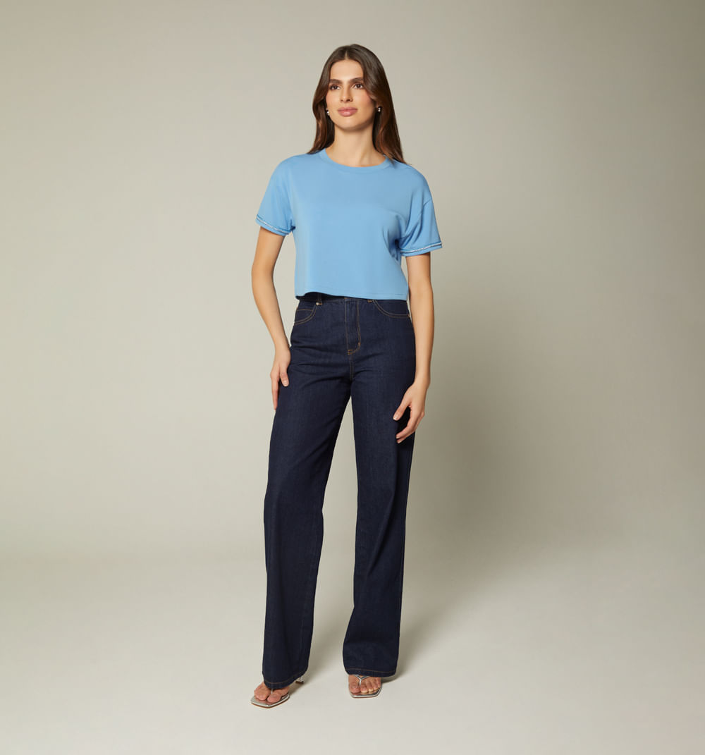 Camiseta crop con insumo en manga