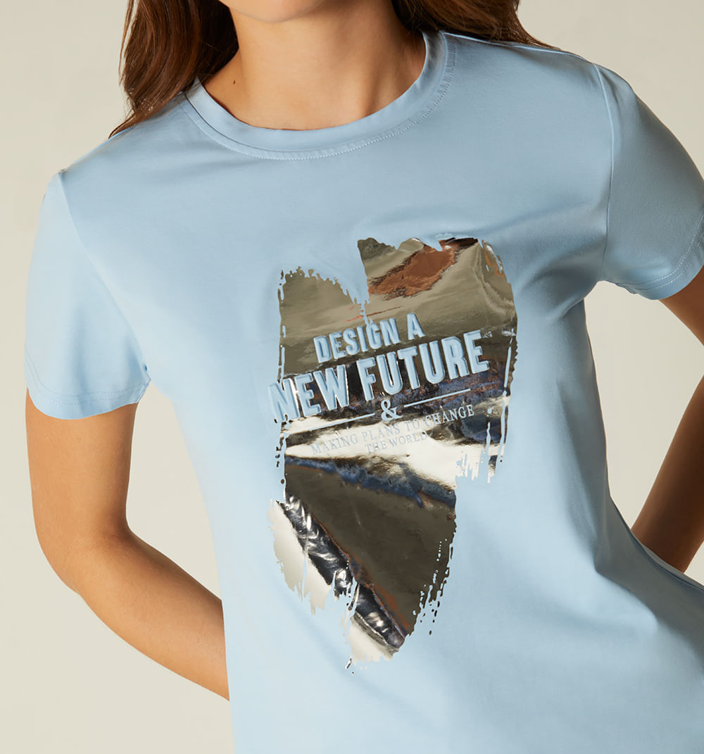 Camiseta con efecto foil  repujada