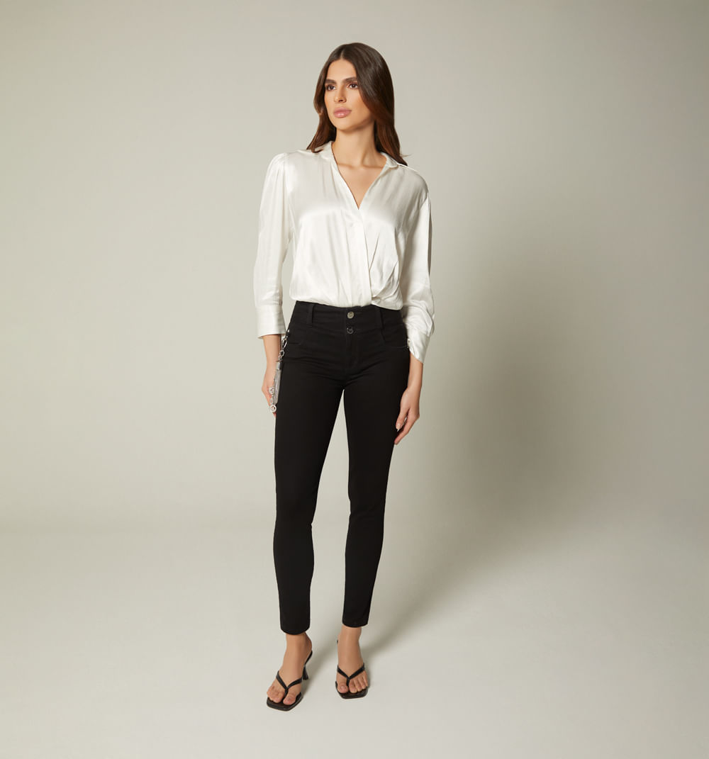 Jean ultraslim levanta cola con borla