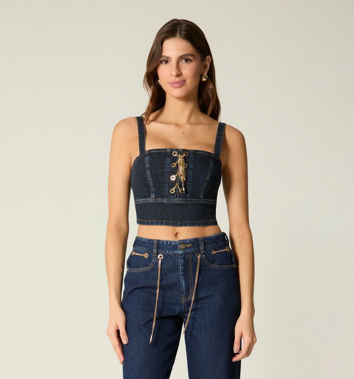 Blusa crop con ojaletes y tiras