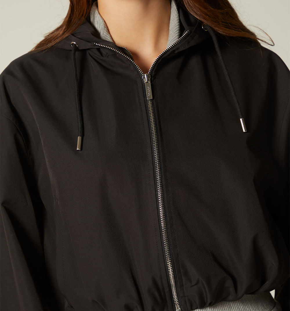 Chaqueta deportiva con capucha