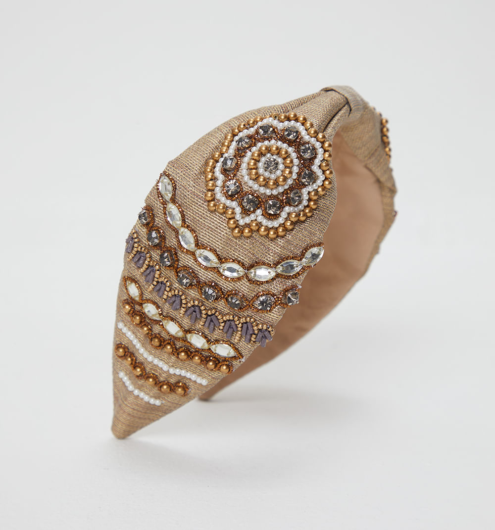 Diadema con piedras y canutillos