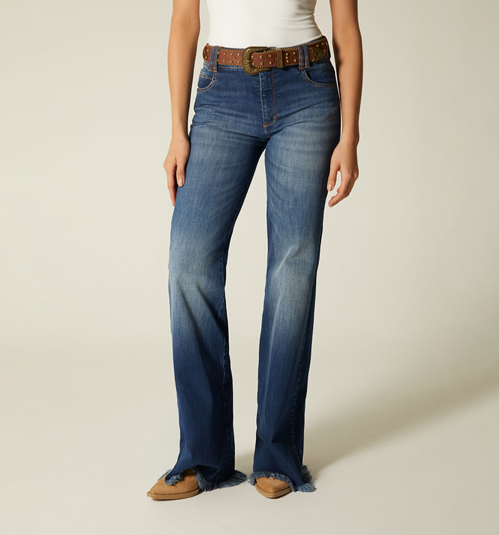 Jeans campana tiro medio con cinturon