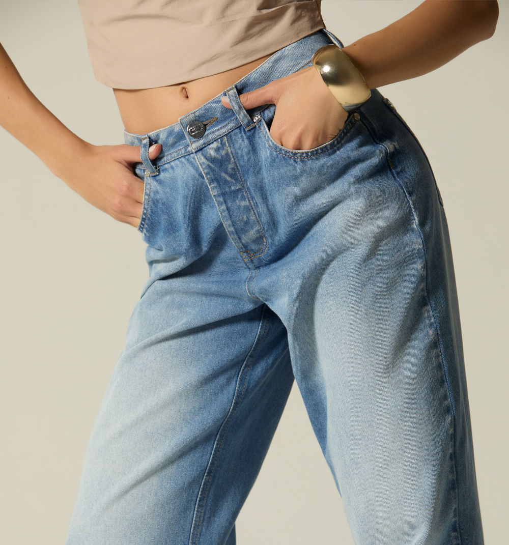 Jean bota recta tiro alto cinco bolsillos