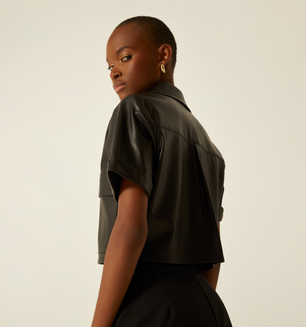 Blusa boxy con bolsillos