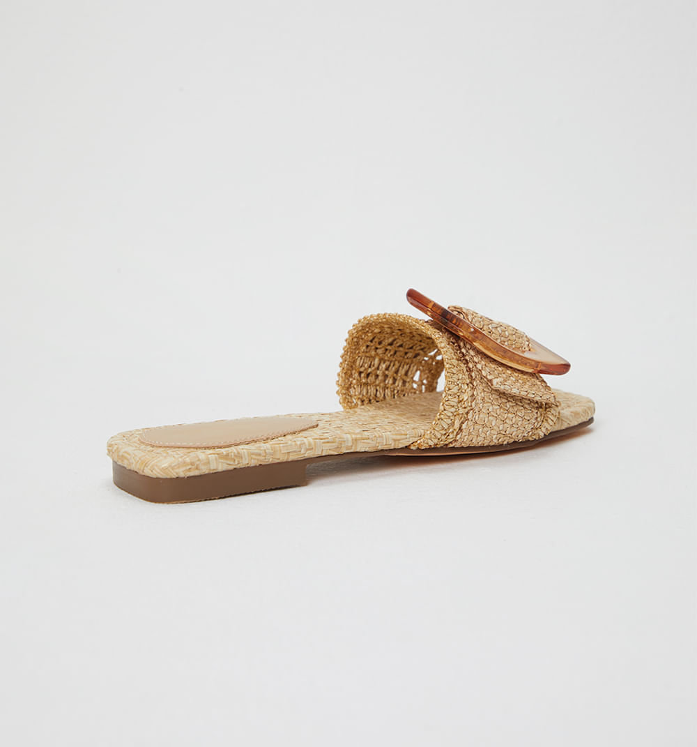 Sandalia plantisuela con herraje