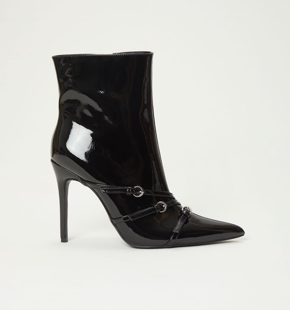 Bota caña media con amarre decorativos