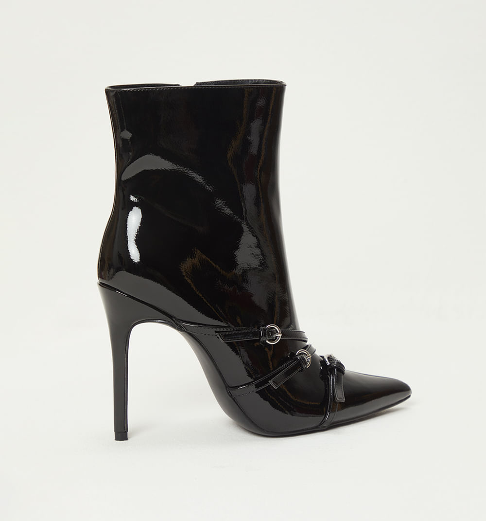 Bota caña media con amarre decorativos