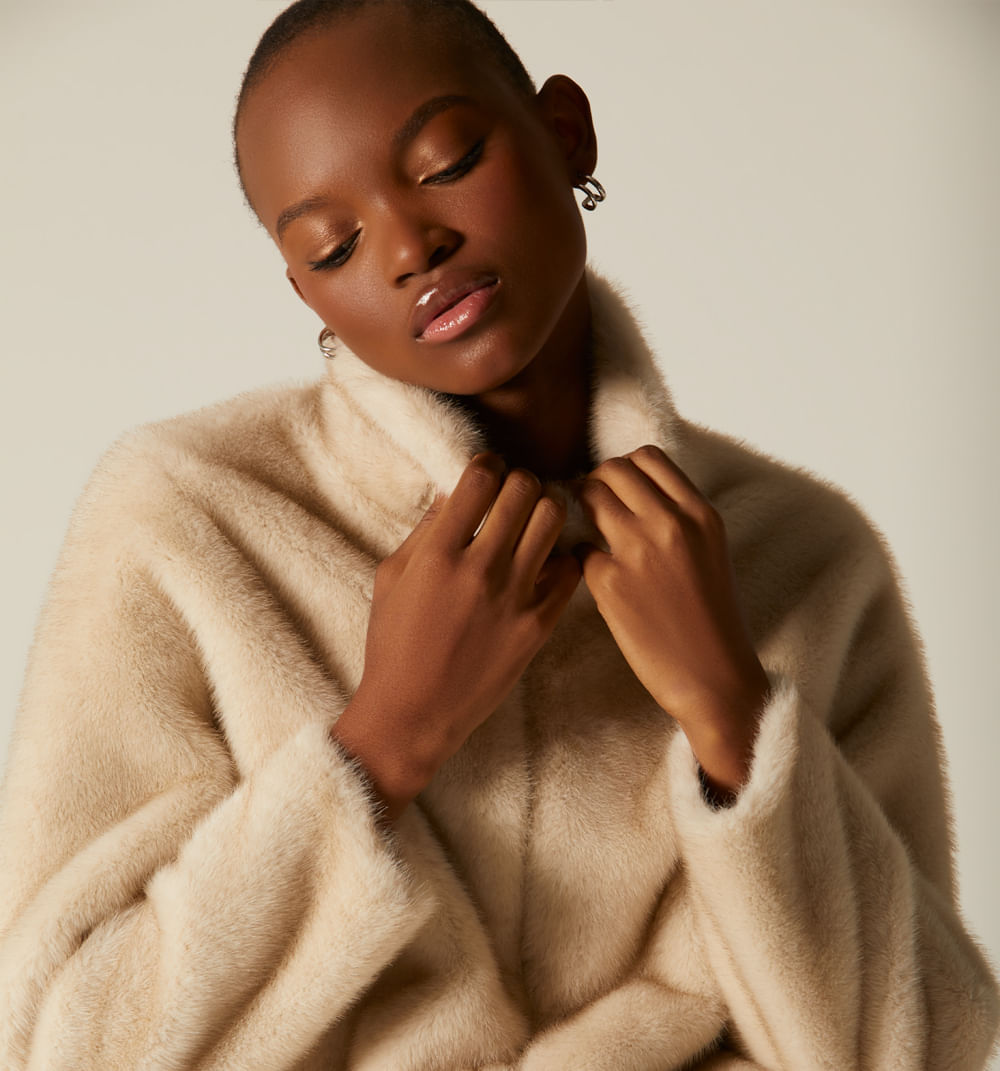 Chaqueta con herraje en el cuello