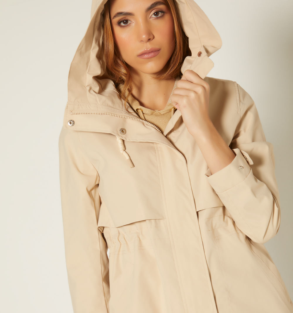 Abrigo largo impermeable, cuello alto