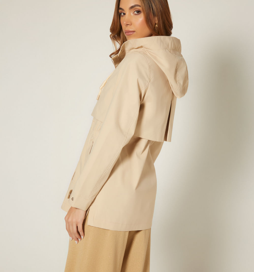 Abrigo largo impermeable, cuello alto