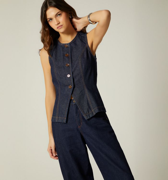 Blusa sisa con botones y abertura