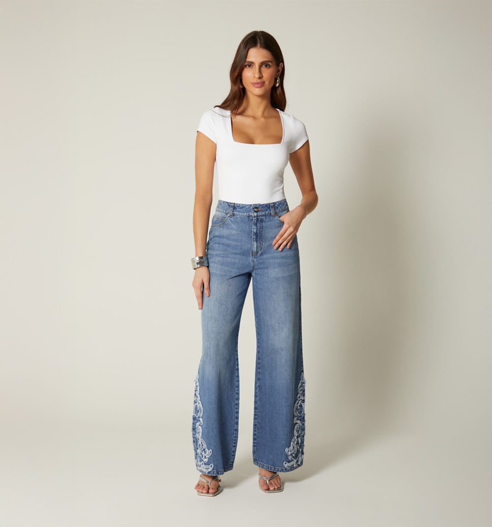 Jean wide leg tiro super alto bordado