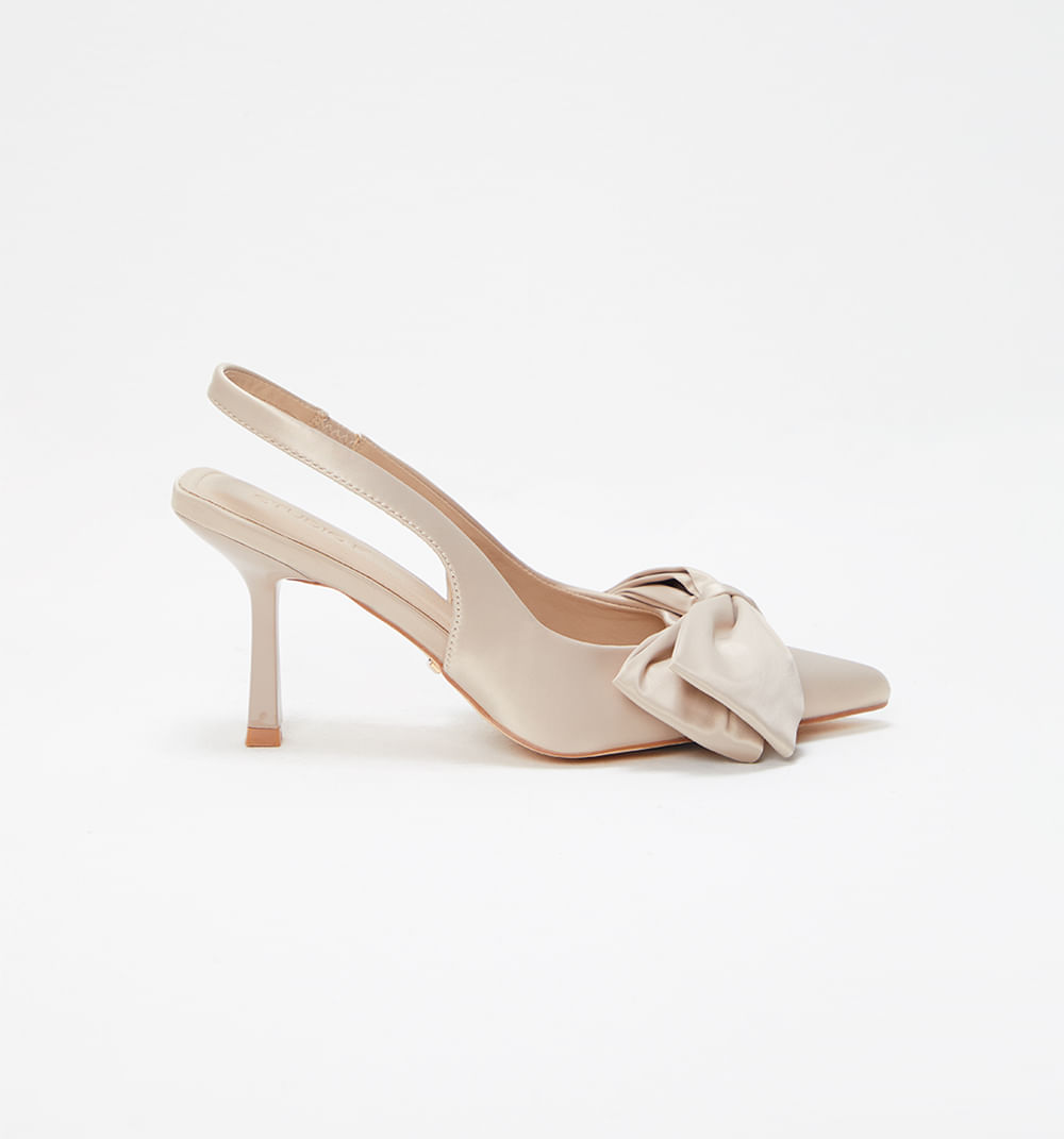 Zapato cerrado con capellada moño
