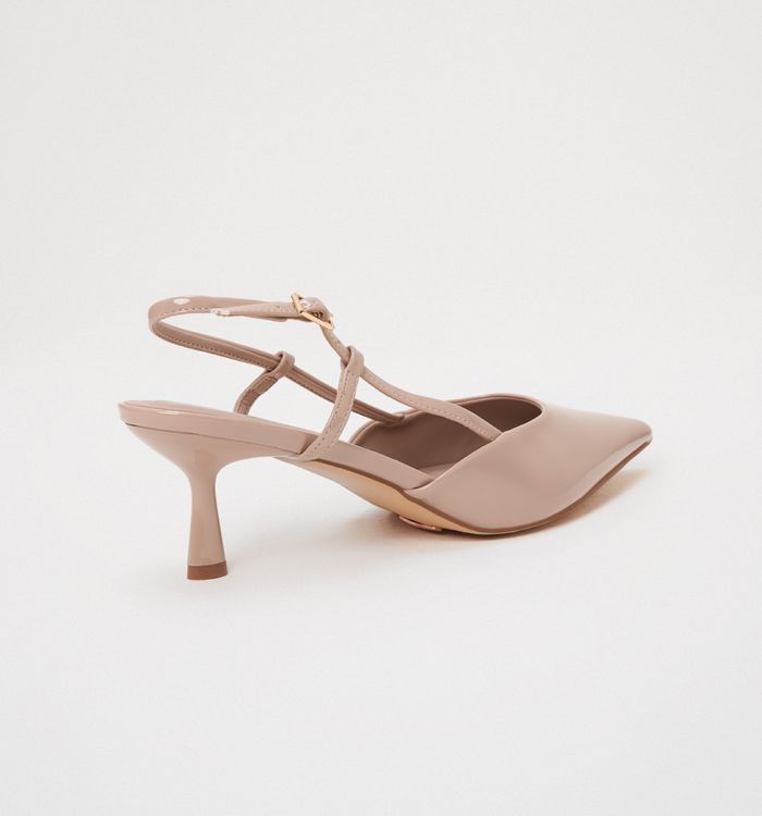 Zapato cerrado stiletto con tacón bajo