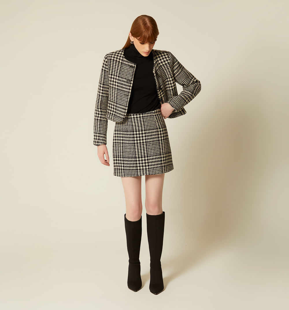 Chaqueta corta  cuello redondo