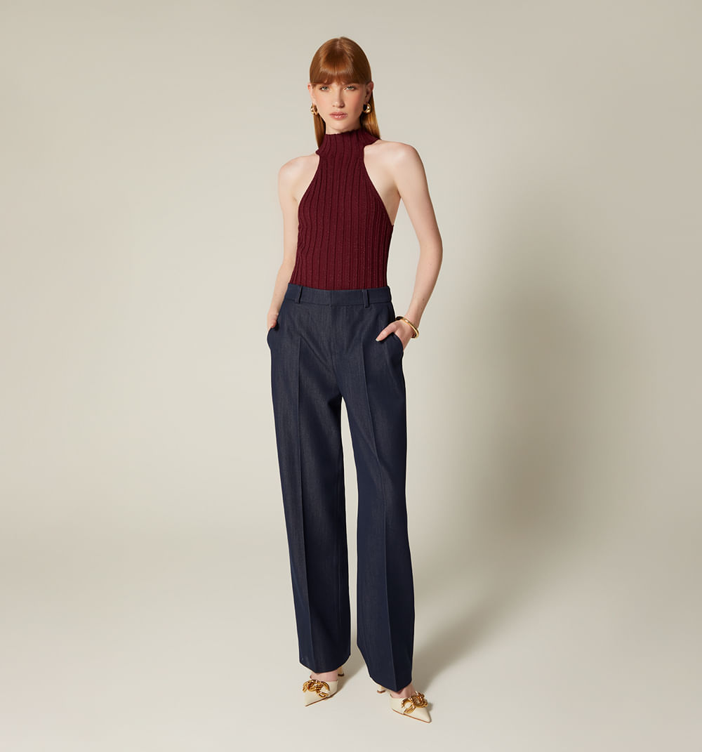 Blusa con entorche en cuello