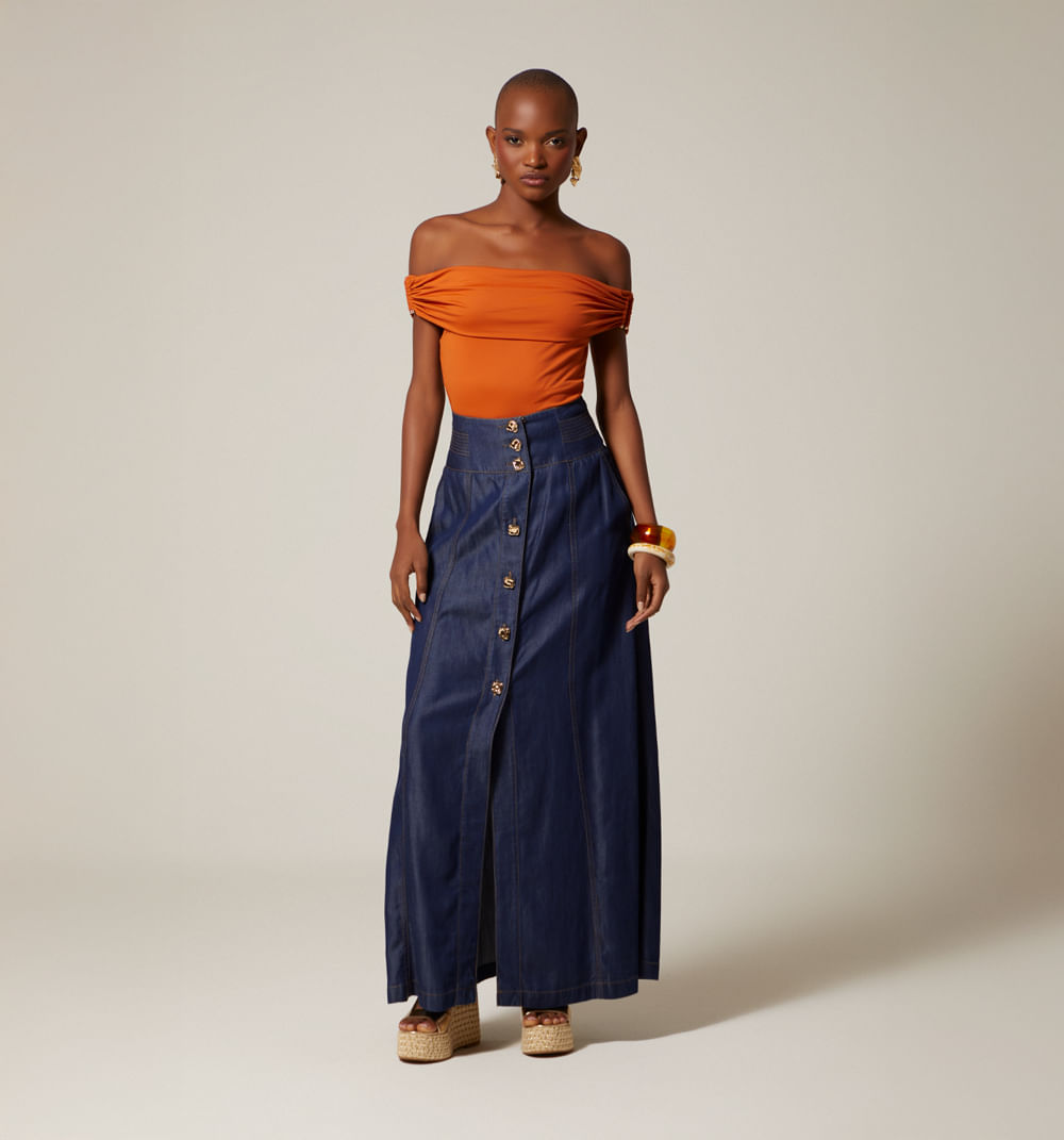 Falda larga pretina ancha con costuras